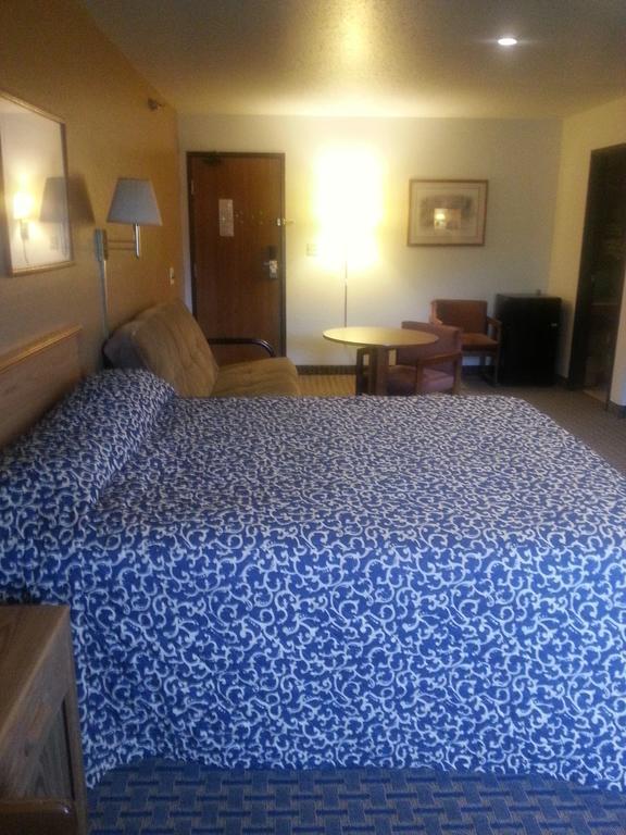 Rodeway Hotel 2*